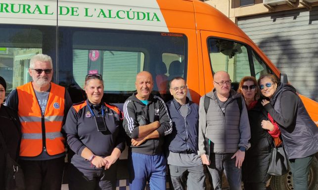 Rachid, Secretario General Provincial de AUGC Ceuta, junto al secretario de AUGC Valencia y un vocal de AUGC Alfafar con personal protección civil Alcudia y voluntarios plataforma solidaria de Ceuta de ayuda humanitaria afectados por la DANA.