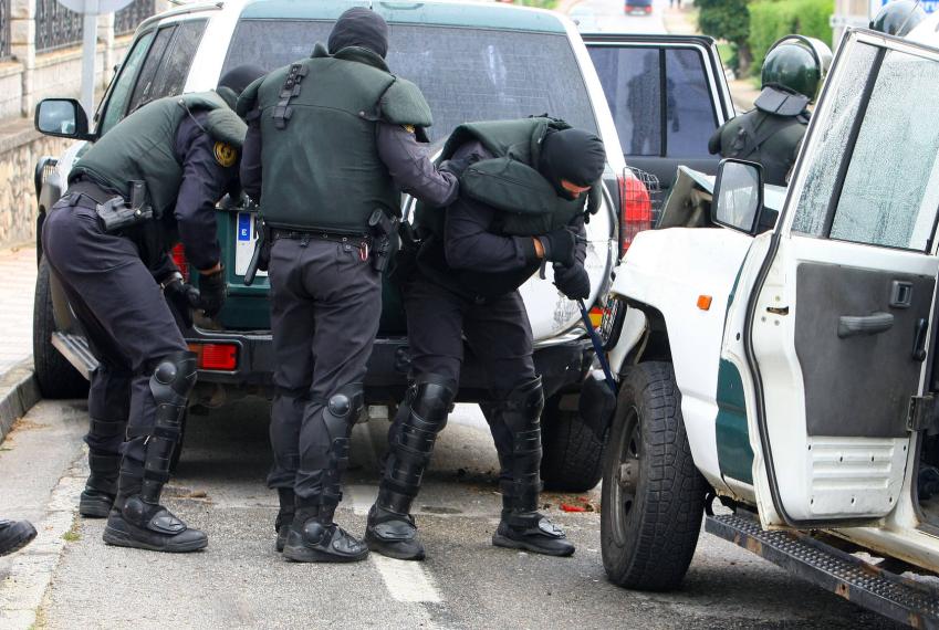 AUGC Guardia Civil 🇪🇸 on X: Tener que sujetar el techo del