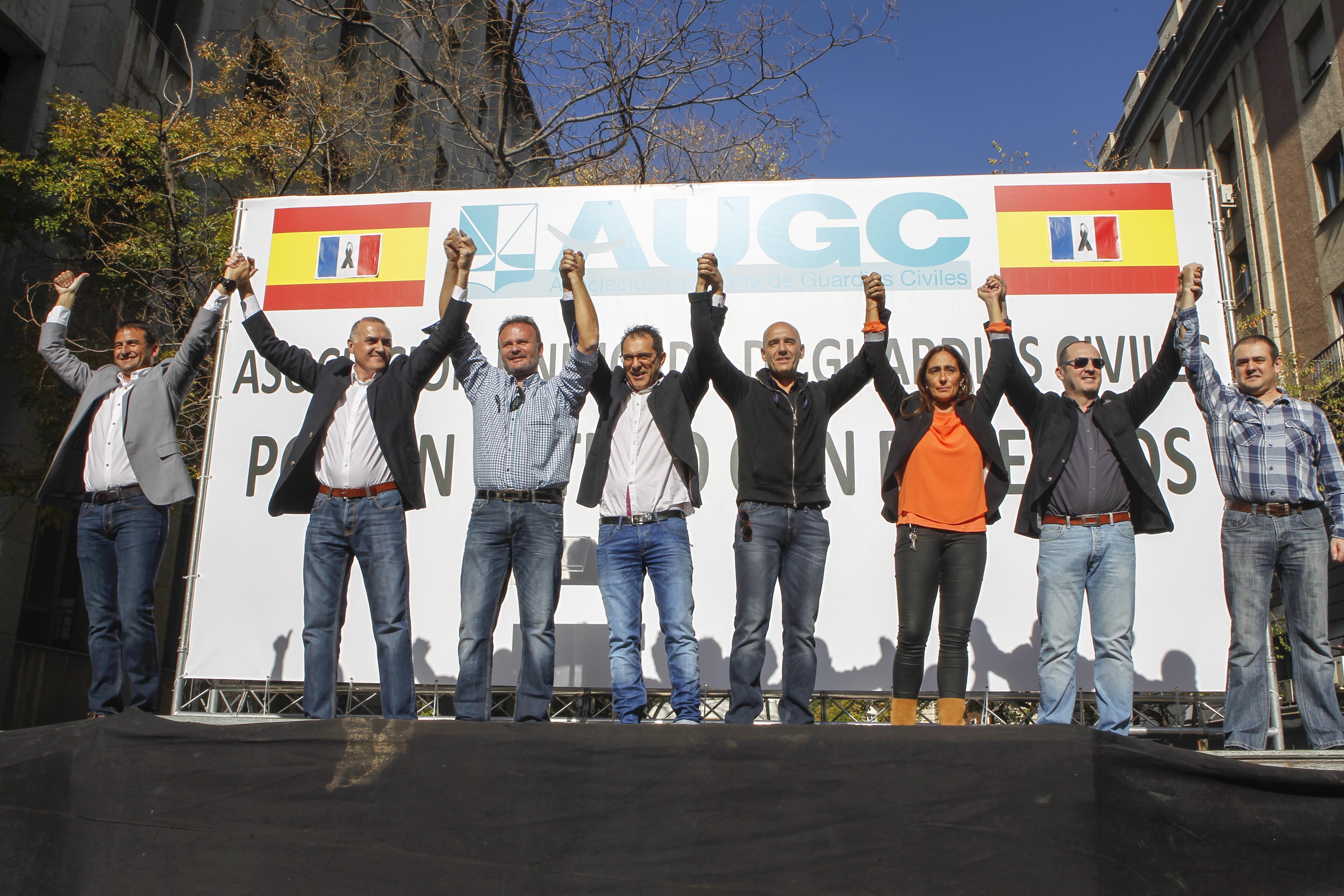 AUGC Sigue Abriendo Camino, Le Pese A Quien Le